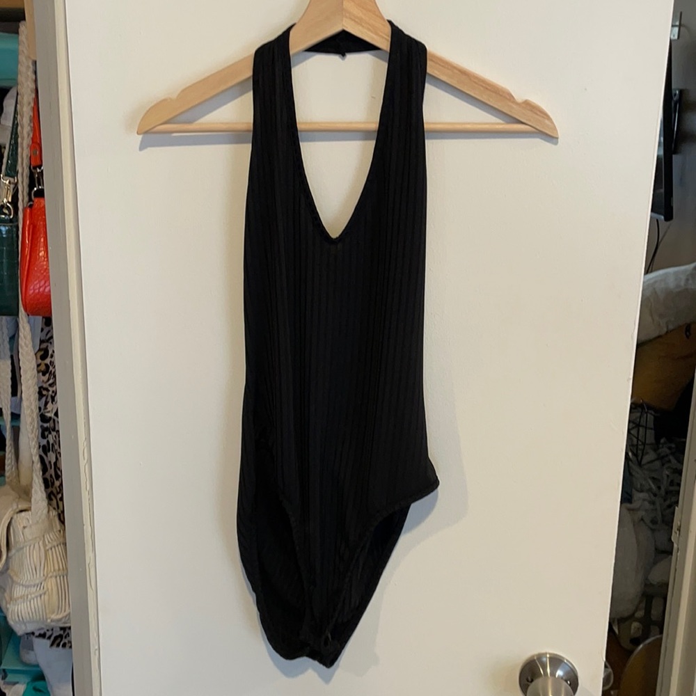 HALTER RIBBED BODYSUIT